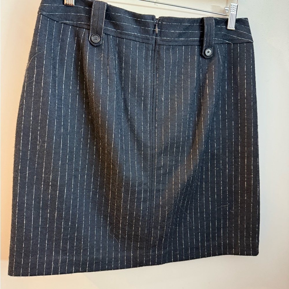 Brand New! Ann Taylor Loft Navy and Gray Pinstripe Pencil Skirt. - Picture 3 of 5